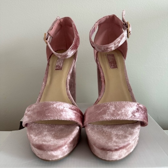 Forever 21 velvet pink heels. - Picture 9 of 11